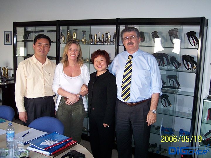 李總攜夫人在意大利考察供應商二